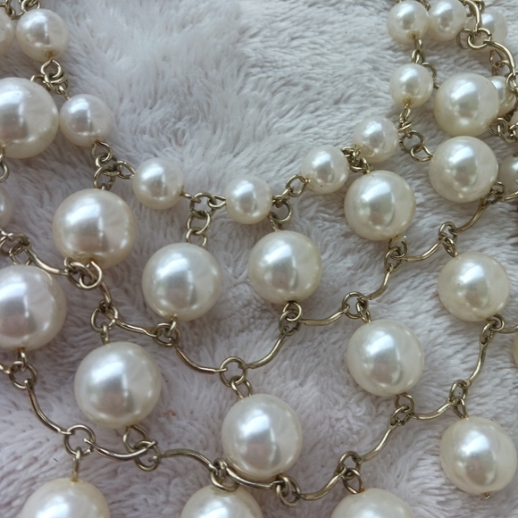LAYERED FAUX PEARL NECKLACE BIB - Picture 4 of 5